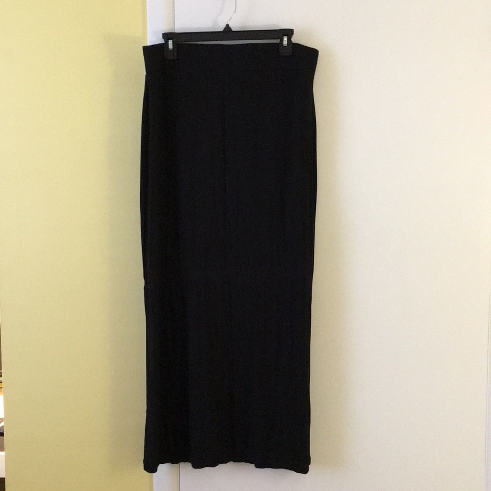 Black Soft Knit Maxi Skirt lg
